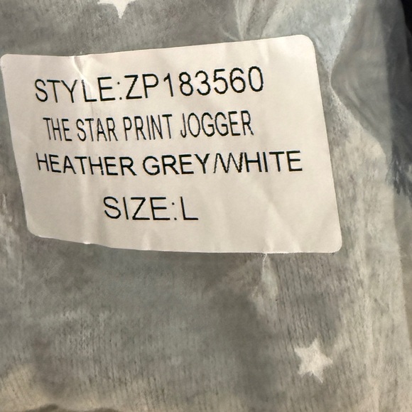 Z Supply The Star Print Gray Sweat Pant Joggers and Printed tee - Matching Set - Picture 6 of 6